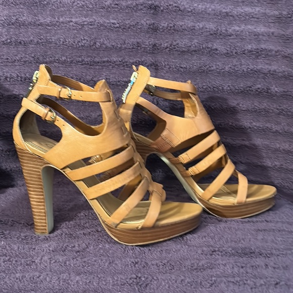 Guess - Picture 2 of 4